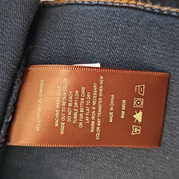 Kut from the Kloth cropped denim jacket - Picture 9 of 9